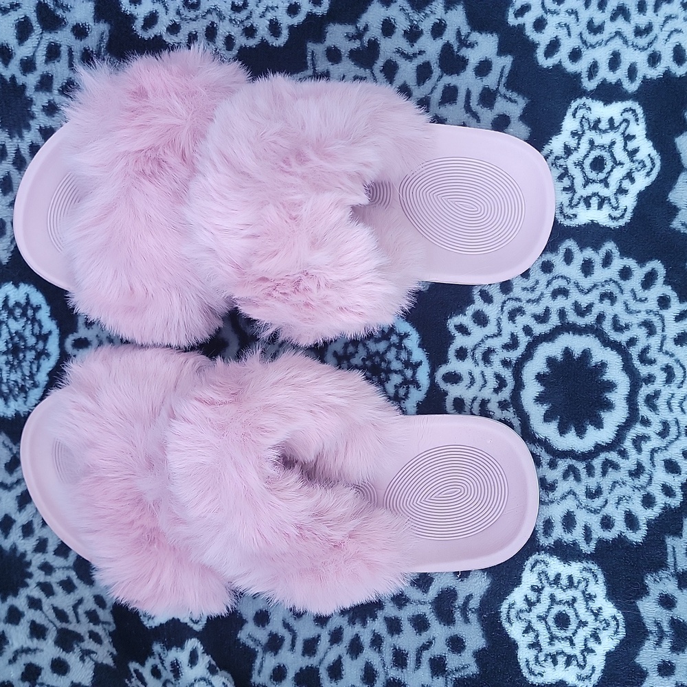 Fluffy Faux Fur Pink Slide Sandals Sz 7 - Picture 2 of 3